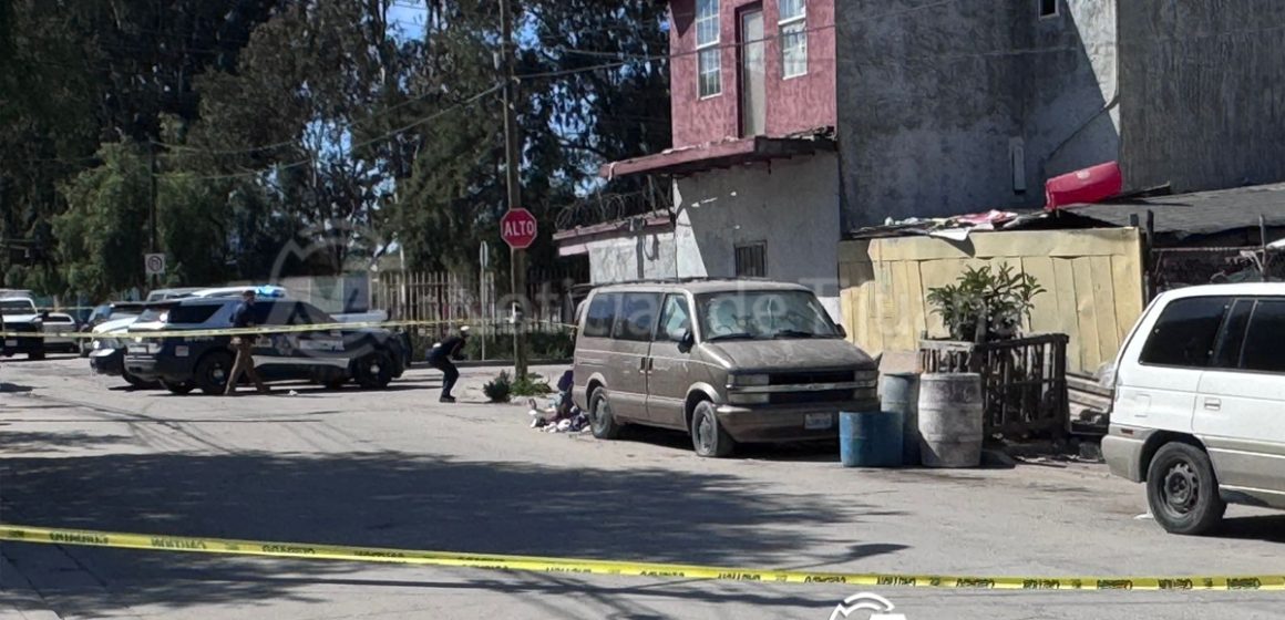 Encuentran sin vida a un hombre en el interior de una camioneta en la colonia Roberto de la Madrid