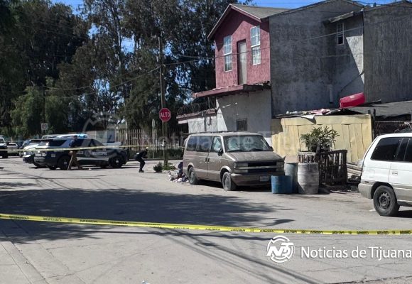 Encuentran sin vida a un hombre en el interior de una camioneta en la colonia Roberto de la Madrid