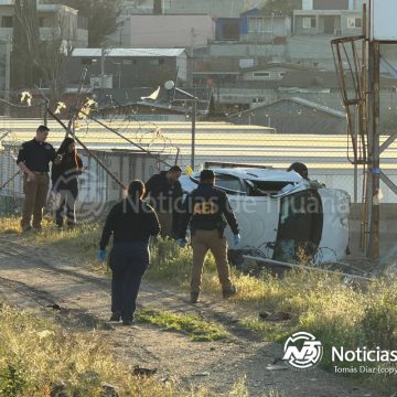 Volcadura deja dos muertos y dos heridos en carretera Libre Tijuana-Tecate