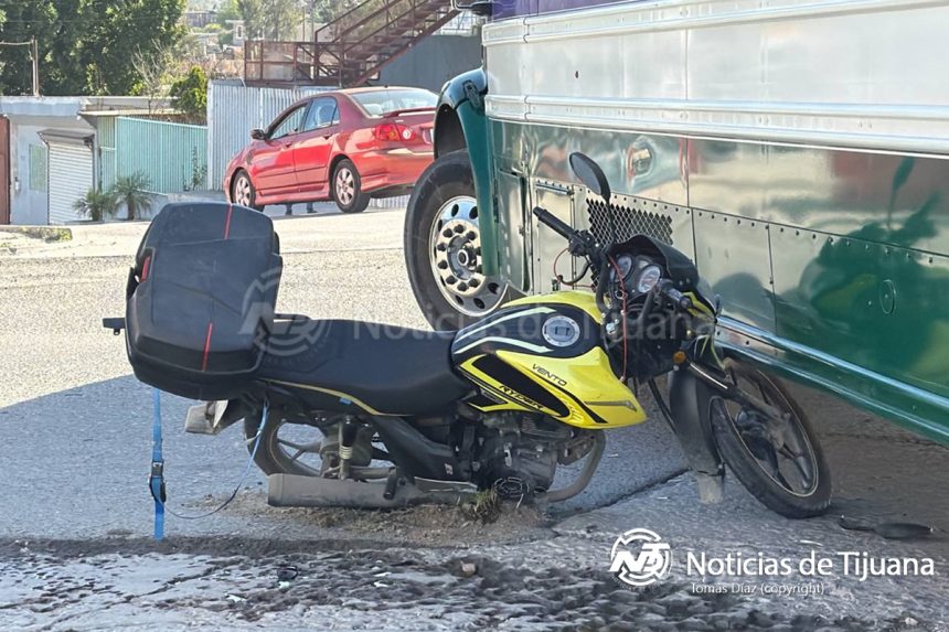 Transporte de personal protagoniza choque en Villas del Sol