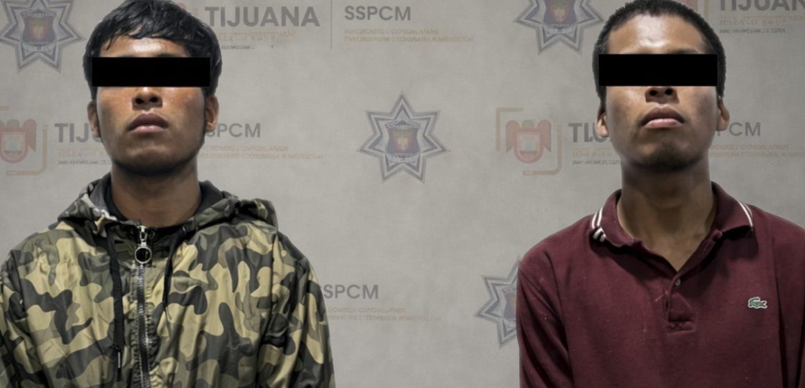 Caen dos por robo a comercio