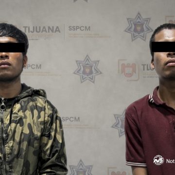 Caen dos por robo a comercio