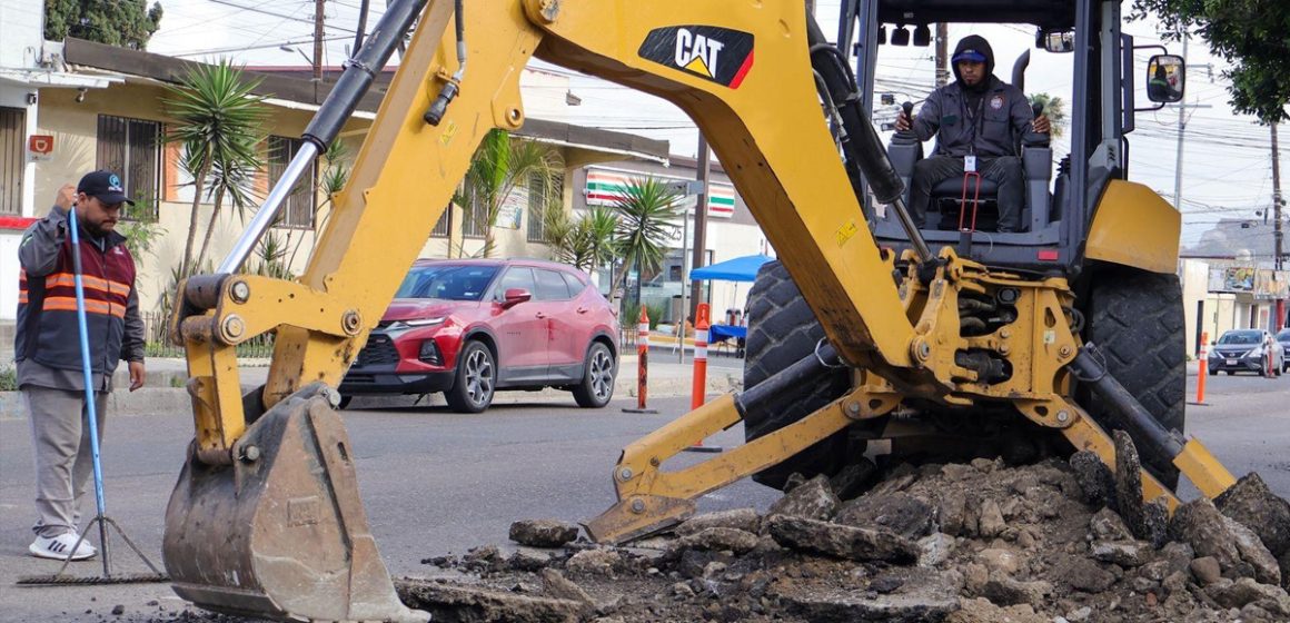 Impacta Ayuntamiento con bacheo en seis delegaciones