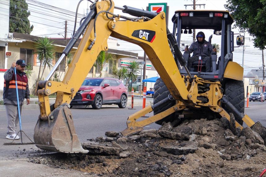Impacta Ayuntamiento con bacheo en seis delegaciones