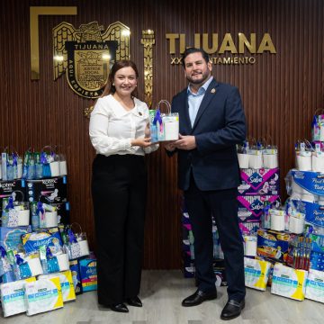 Entregan insumos para campaña de menstruación digna