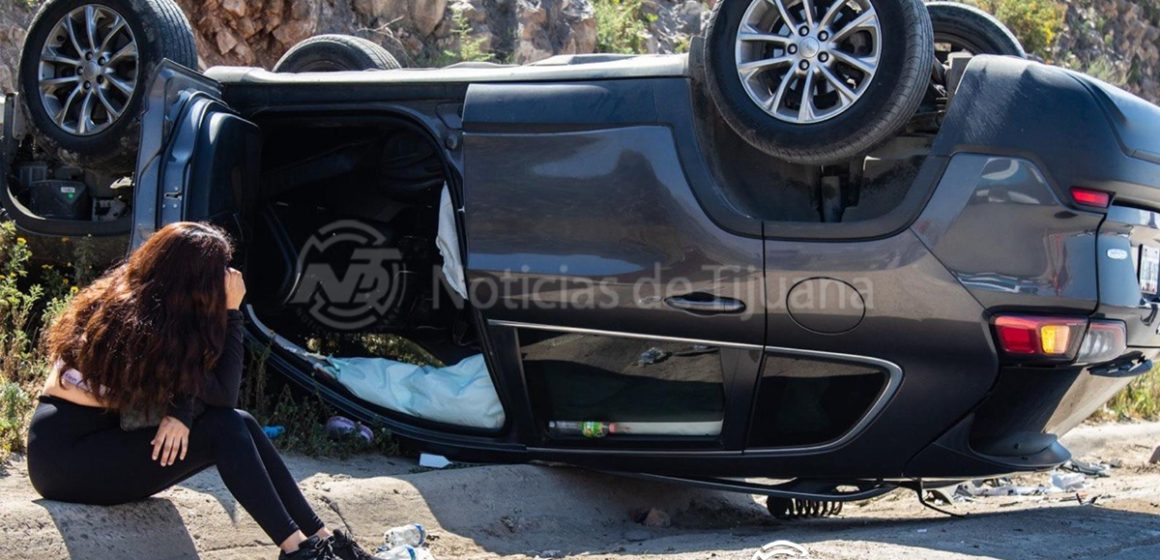 Conductora vuelca su Cherokee en el “2000”