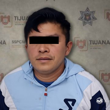 Detienen a conductor ebrio tras agredir a policías