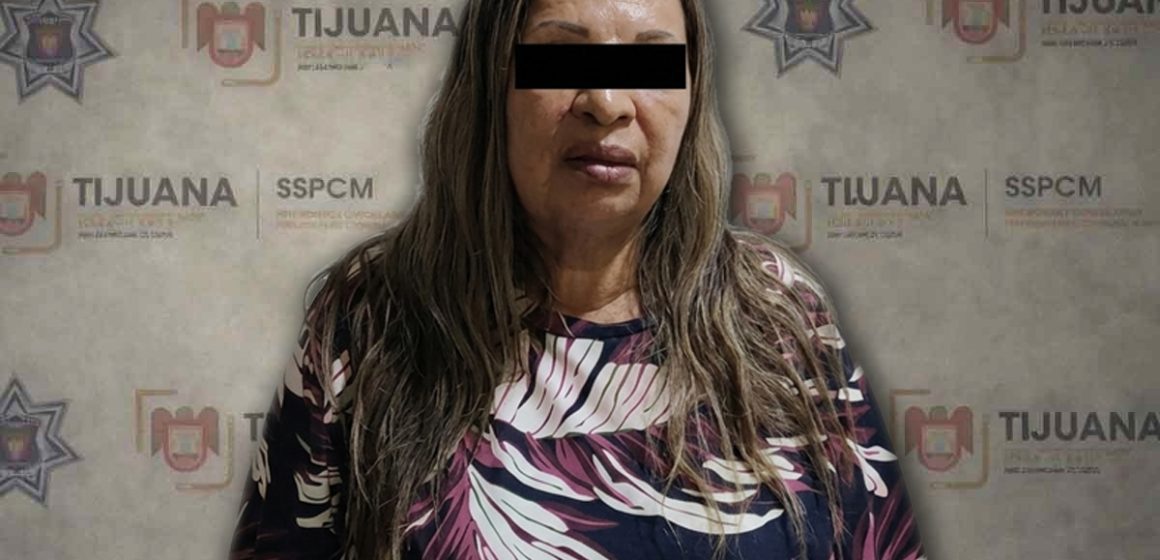 Mujer roba cartera a adulta mayor y es detenida