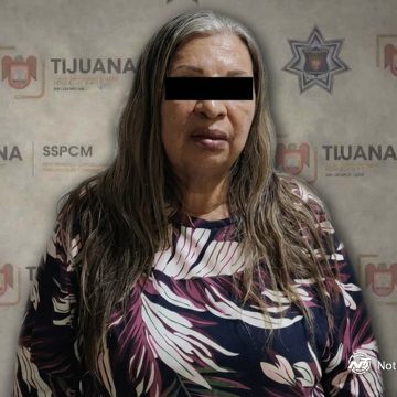 Mujer roba cartera a adulta mayor y es detenida