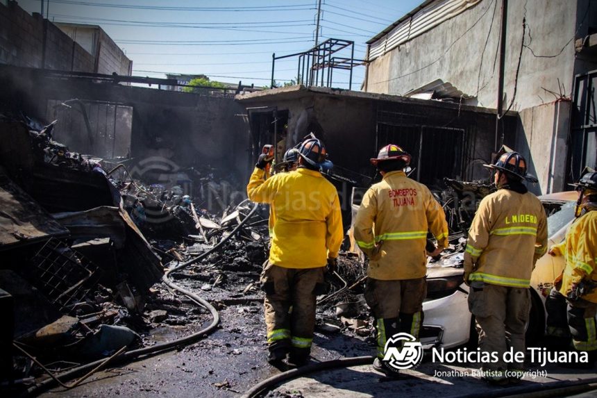 1 Incendio consume vivienda y vehículos en El Pipila