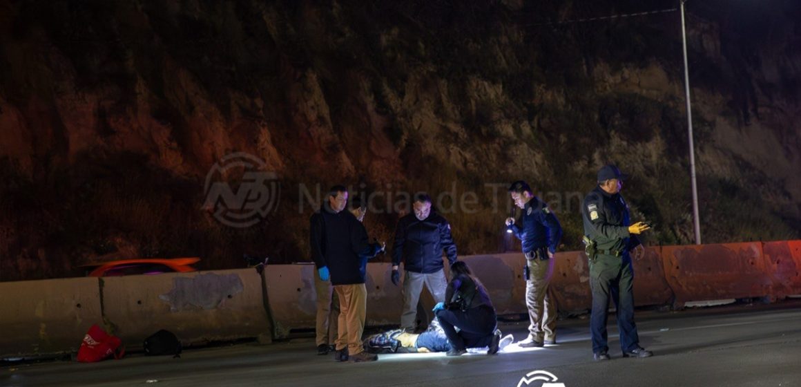 Motociclista arrolla y deja sin vida a hombre en playas de Tijuana