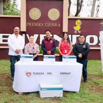 1 Reciben aspersores para mejorar parque
