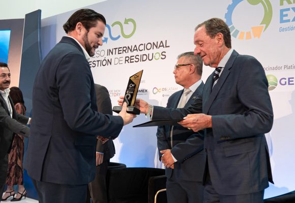 Reconocen a Ismael Burgueño por programa de limpieza en Tijuana