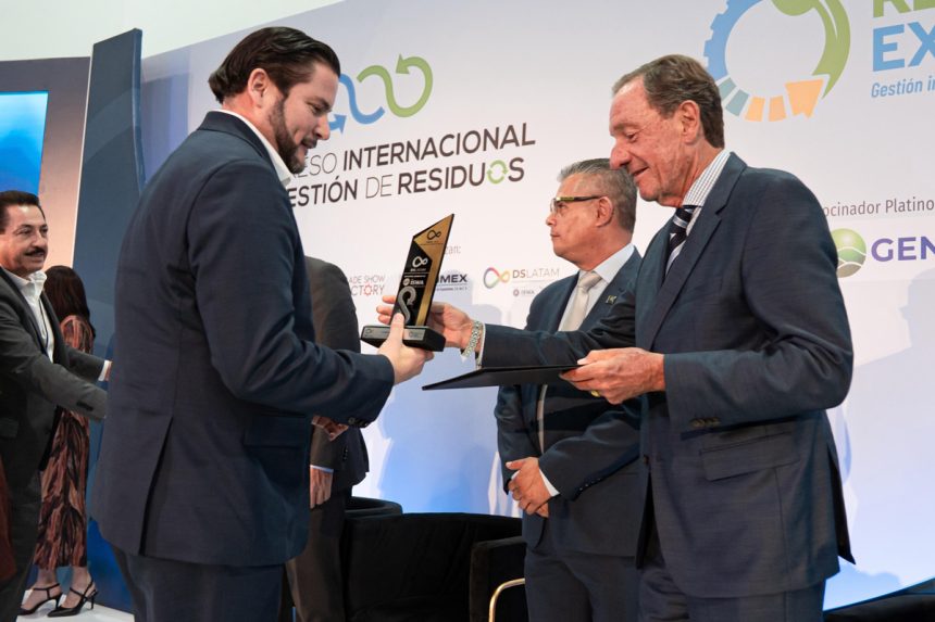 Reconocen a Ismael Burgueño por programa de limpieza en Tijuana