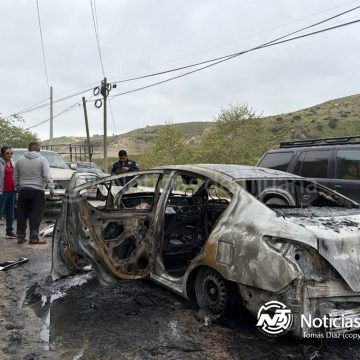 Accidente en Cañón del Sainz deja dos jóvenes lesionadas y un vehículo en llamas