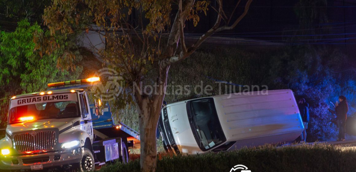 Volcadura en Villa Mar moviliza a unidades de emergencia