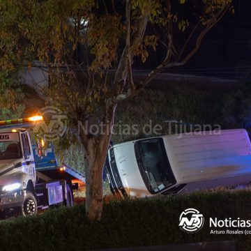 Volcadura en Villa Mar moviliza a unidades de emergencia