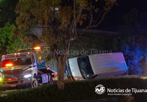 Volcadura en Villa Mar moviliza a unidades de emergencia