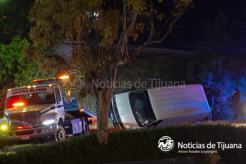 Volcadura en Villa Mar moviliza a unidades de emergencia
