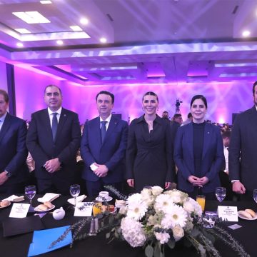 Asiste Ismael Burgueño a toma de compromiso de COPARMEX