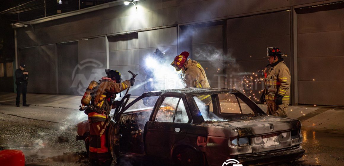 Arde vehículo abandonado en la colonia chula vista
