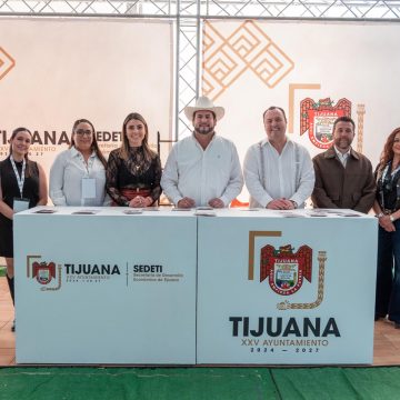 Burgueño asiste a inauguración de Expo Agrobaja y promueve productos de Tijuana