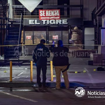 Balean a un hombre en el estacionamiento de Plaza Fiesta; hay un detenido tras persecución