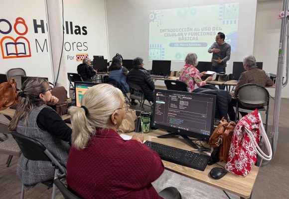 Adultos mayores reciben capacitación para fortalecer su participación en la comunidad