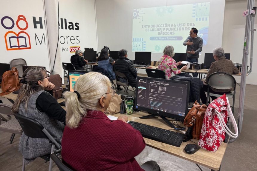 Adultos mayores reciben capacitación para fortalecer su participación en la comunidad