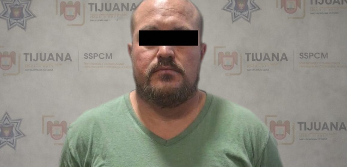 Detienen a hombre por golpear a su expareja y causar daños en vivienda