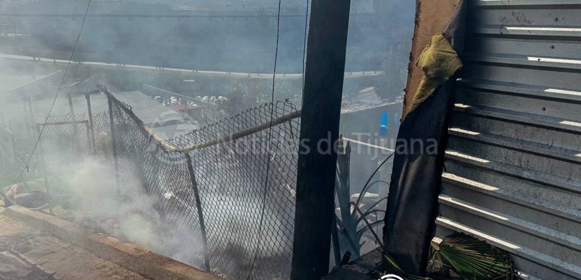 Predio utilizado como basurero clandestino se incendia en la colonia Guaycura