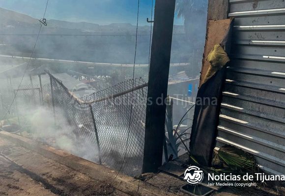 Predio utilizado como basurero clandestino se incendia en la colonia Guaycura