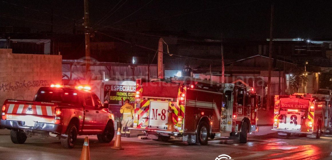 Incendio arrasa con vivienda y negocio
