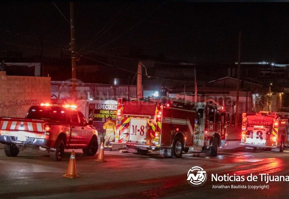 Incendio arrasa con vivienda y negocio