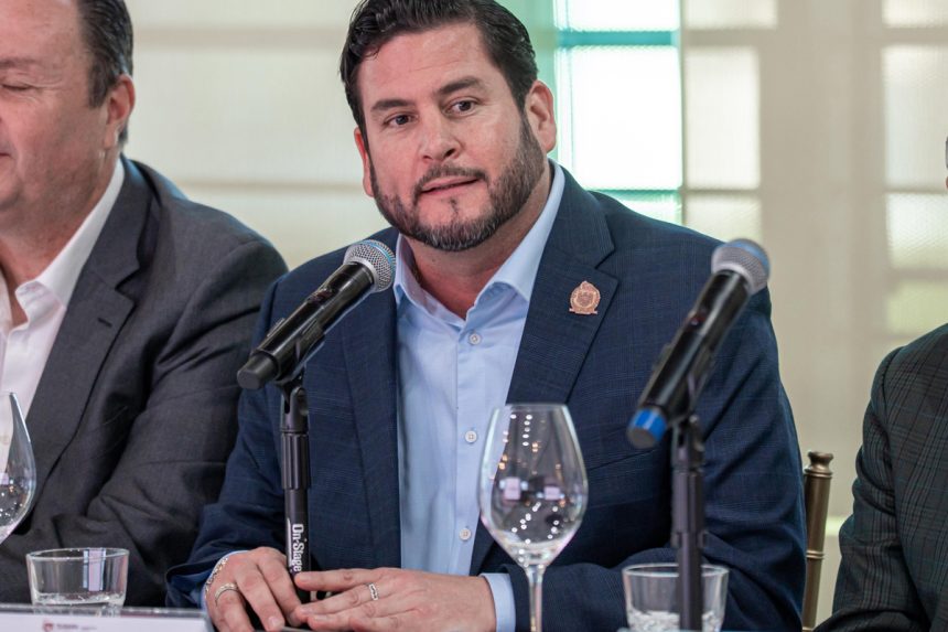 Recibe Burgueño a comitiva de California