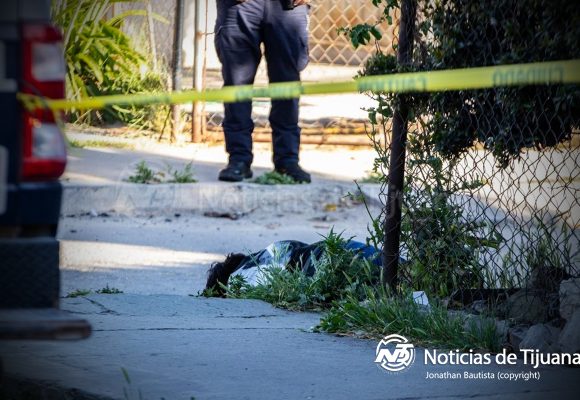 Asesinan a balazos a joven en Hacienda Las Fuentes; se acercan, conversan y le disparan