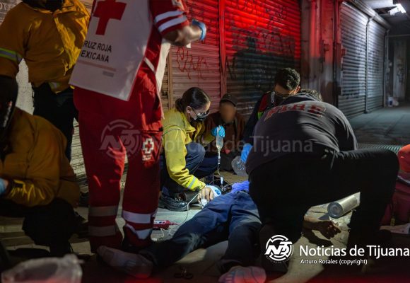Reaniman a hombre tras sobredosis en la Zona Centro de Tijuana