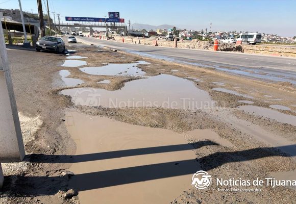 Fugas de aguas negras afectan acceso a Residencial del Bosque
