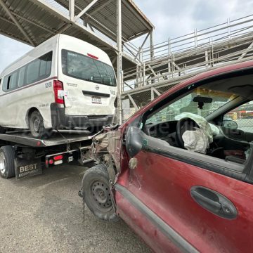 Video cambia versión de accidente en bulevar 2000; taxista está grave