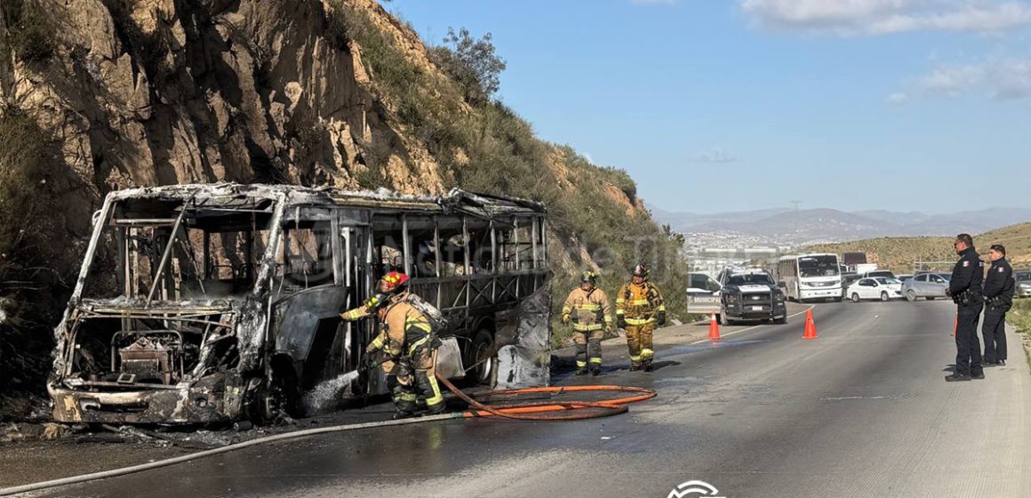 Camión de Settepi termina en pérdida total tras incendio en el “2000”