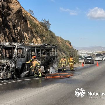 Camión de Settepi termina en pérdida total tras incendio en el “2000”