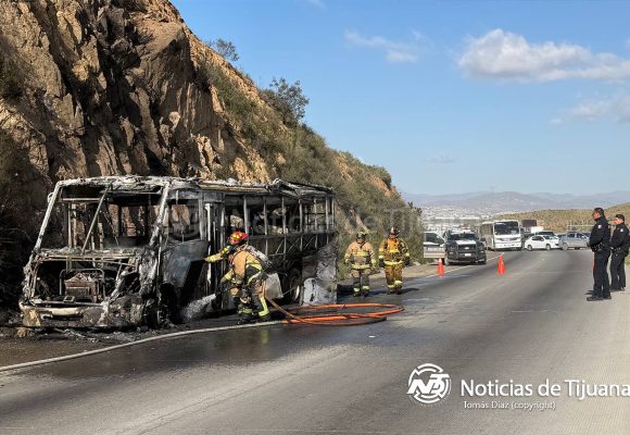 Camión de Settepi termina en pérdida total tras incendio en el “2000”
