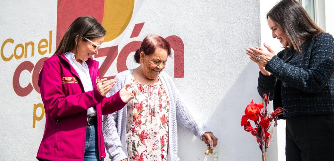 Tras 12 años de gestiones, instalan agua potable en Centro Comunitario Miguel Alemán