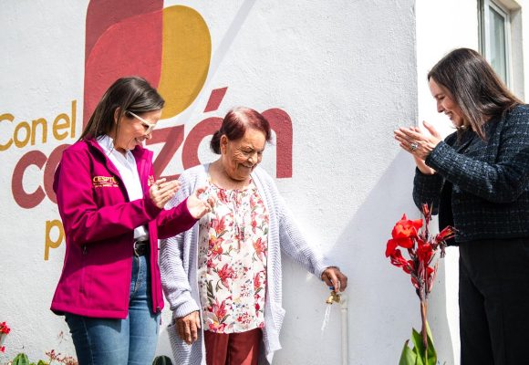 Tras 12 años de gestiones, instalan agua potable en Centro Comunitario Miguel Alemán