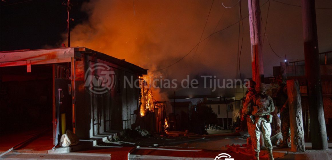 Incendio deja tres viviendas de madera en pérdidas totales en El “Tecolote”