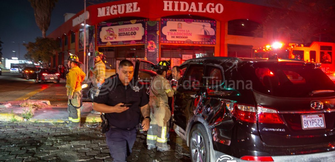 Familia termina en accidente en Zona Río