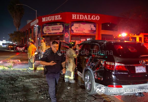 Familia termina en accidente en Zona Río