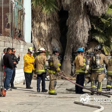 Incendio en almacén moviliza a bomberos en la Zona Norte