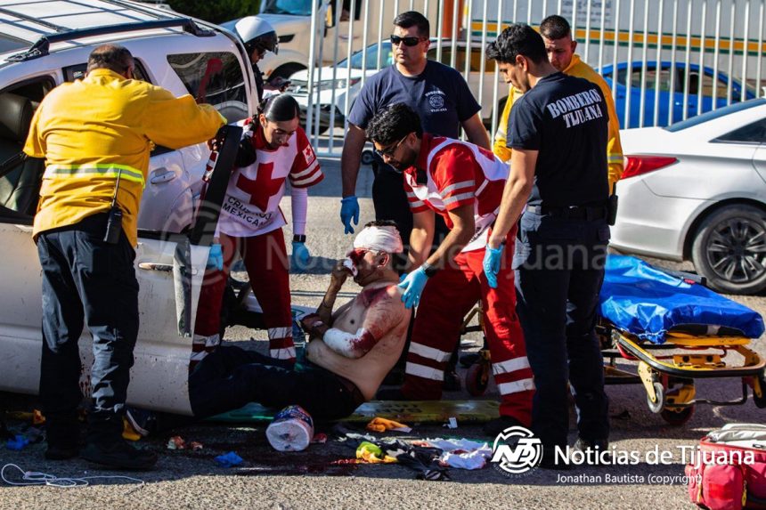 Se estrella contra poste en Baja Maq El Águila y queda gravemente herido