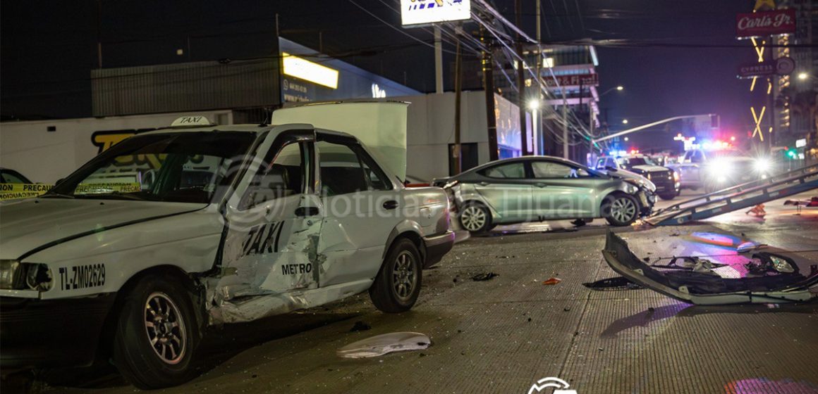 Choque entre taxi libre y vehículo particular en Agua Caliente moviliza a cuerpos de emergencia